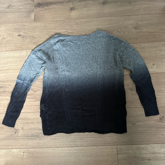 American Eagle Two-tone sweater - Picture 2 of 4